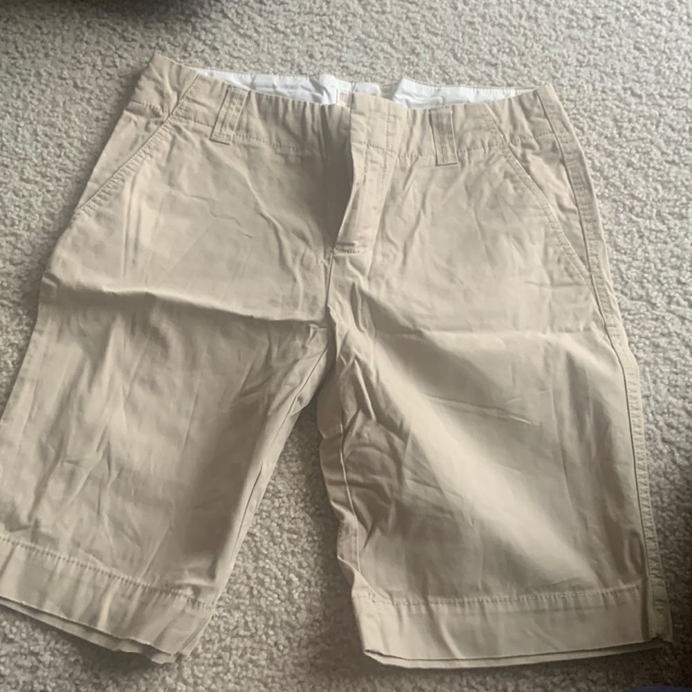 GAP size 8 khaki shorts